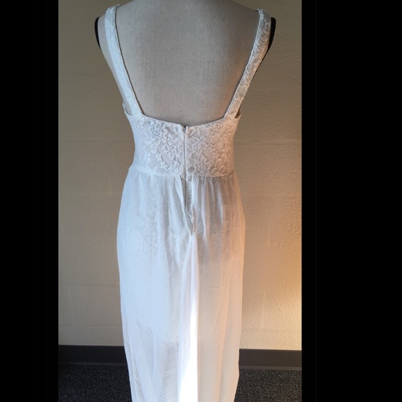 White high low dress with long sheer over skirt - Picture 3 of 3